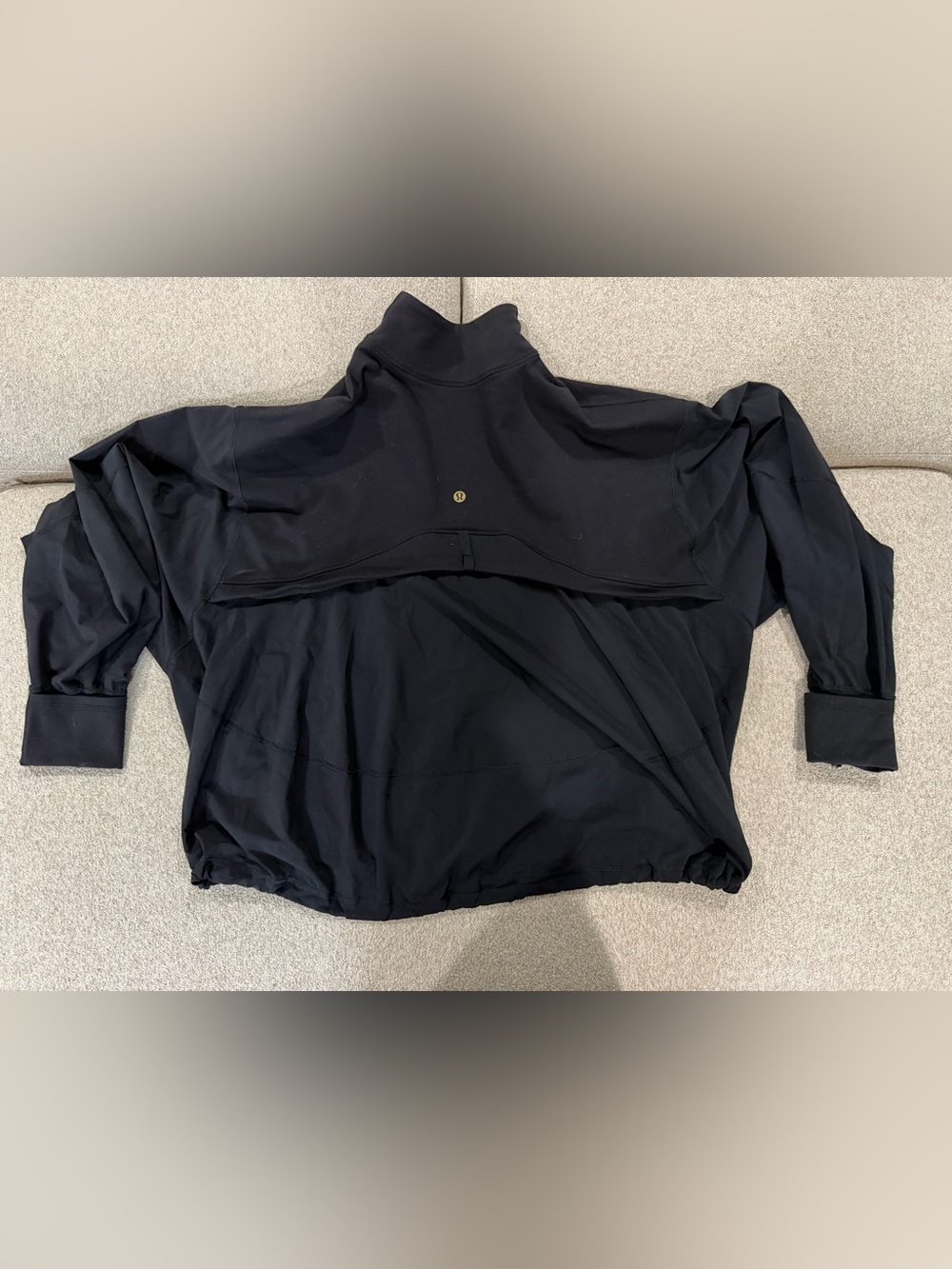 Lululemon Relaxed Define Black w/ Gold Zip Size 4 EUC - Picture 2 of 7